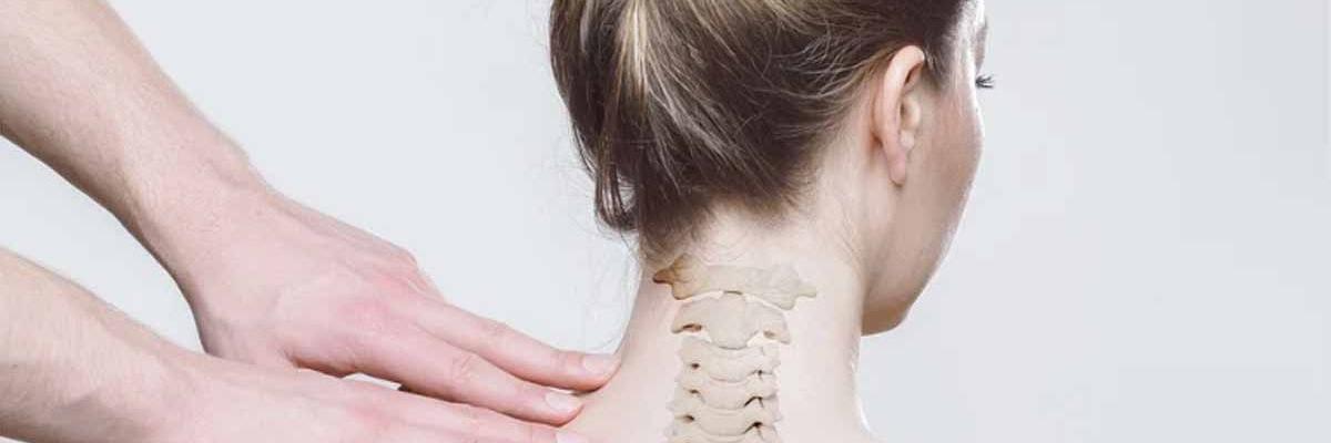 Tratamiento mediante la Fisioterapia para la Hernia Discal Cervical en FisioClinics Bilbao