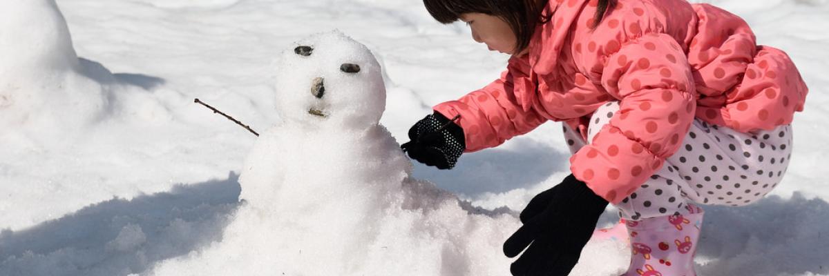 Diversión segura: cómo evitar lesiones infantiles en parques navideños y actividades de invierno